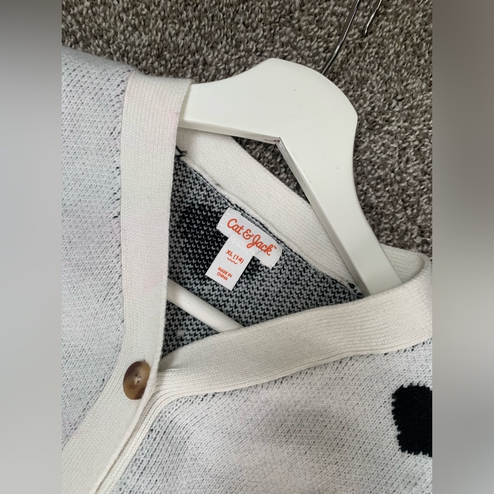 Cute white girls sweater with heart details